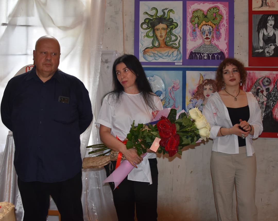 წყალტუბოში სამხატვრო სკოლის მოსწავლეთა და კურსდამთავრებულთა წლის შემაჯამებელი გამოფენა გაიხსნა