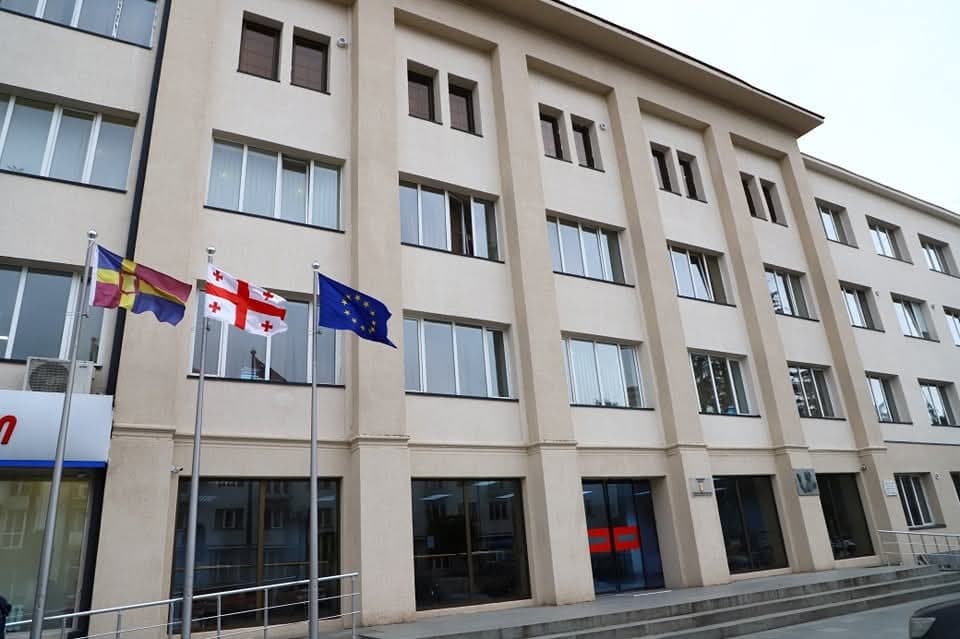 Frontnews image description