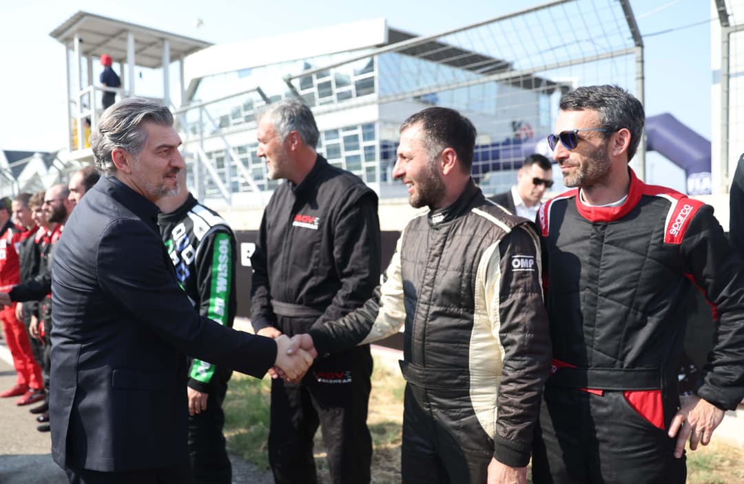 მიხეილ ყაველაშვილი წრიული რბოლების ეროვნული ჩემპიონატის გახსნის ცერემონიას დაესწრო