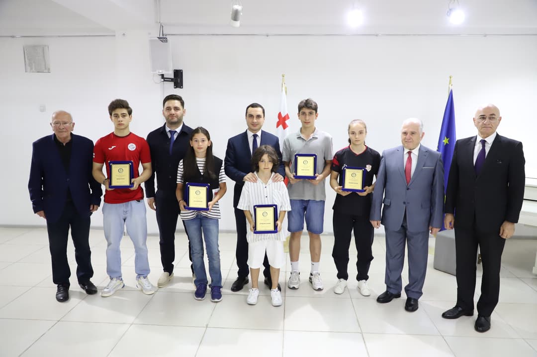 ვალერი არქანიას სახელობის არტგალერეაში ვიტალი დარასელიას სახელობის სტიპენდიატების დაჯილდოების ცერემონია გაიმართა