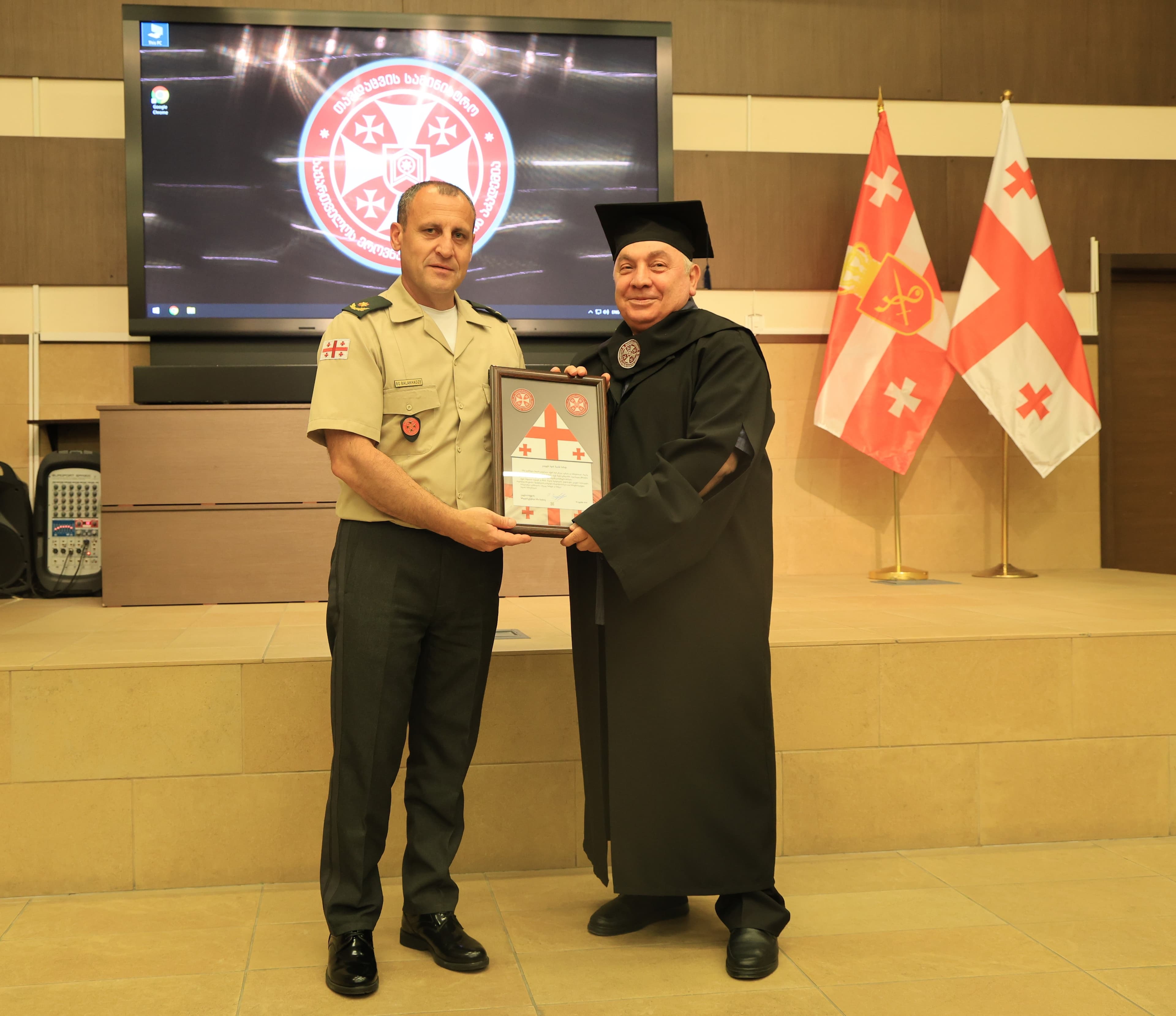 <p style="text-align: justify">სსიპ - დავით აღმაშენებლის სახელობის საქართველოს ეროვნული თავდაცვის აკადემიაში, აკადემიის მაგისტრატურის კურსდამთავრებულთა გამოშვების ცერემონიალი გაიმართა.</p><p style="text-align: justify">ღონისძიებას საპატიო სტუმრის რანგში ესწრებოდნენ თავდაცვის მინისტრის მოადგილე გრიგოლ გიორგაძე, თავდაცვის ძალების მეთაურის მოადგილე გენერალ-მაიორი ირაკლი ჭიჭინაძე და სახელმწიფოს სხვადასხვა უწყებების წარმომადგენლები.</p><p style="text-align: justify">აკადემიის რექტორმა, ბრიგადის გენერალმა მამია ბალახაძემ კურსდამთავრებულებს მიულოცა მაგისტრატურის დასრულება და წარმატებები უსურვა შემდგომ საქმიანობაში.</p><p style="text-align: justify">რექტორმა თავის სიტყვაში ხაზი გაუსვა იმ პროგრესსა და სიახლეებზე, რაც აკადემიაში ხორციელდება და აღნიშნა, რომ „აკადემია მუდმივ რეჟიმში ახორციელებს უკვე არსებული სამაგისტრო პროგრამების განვითარებას და ახალი პროგრამების დამატებას. წელს პირველად მიღება გამოვაცხადეთ ახალ საერთაშორისო ურთიერთობებისა და დიპლომატიის სამაგისტრო პროგრამებზე“.</p><p style="text-align: justify">სიტყვით გამოსვლისას რექტორმა მადლობა გადაუხადა მაგისტრატურის აკადემიურ პერსონალს, პირად შემადგენლობას და კურსდამთავრებულთა ოჯახის წევრებს.</p><p style="text-align: justify">ეროვნული თავდაცვის აკადემიის მაგისტრატურის მიმართულებაზე წარმატებით ხორციელდება თავდაცვის ანალიზის, უსაფრთხოების კვლევებისა და სახელმწიფო რესურსების მართვის სამაგისტრო პროგრამები. აღნიშნული პროგრამები წელს 26-მა მაგისტრანტმა დაამთავრა.</p><p style="text-align: justify">ღონისძიების დასასრულს რექტორმა მაგისტრატურის პირადი შემადგენლობა და პროფესორ-მასწავლებლები დაკისრებული მოვალეობის კეთილსინდისიერად და მაღალხარისხოვნად შესრულებისთვის სტატუეტებით „დავით აღმაშენებელი“ და "საპატიო სიგელით" დააჯილდოვა.</p>