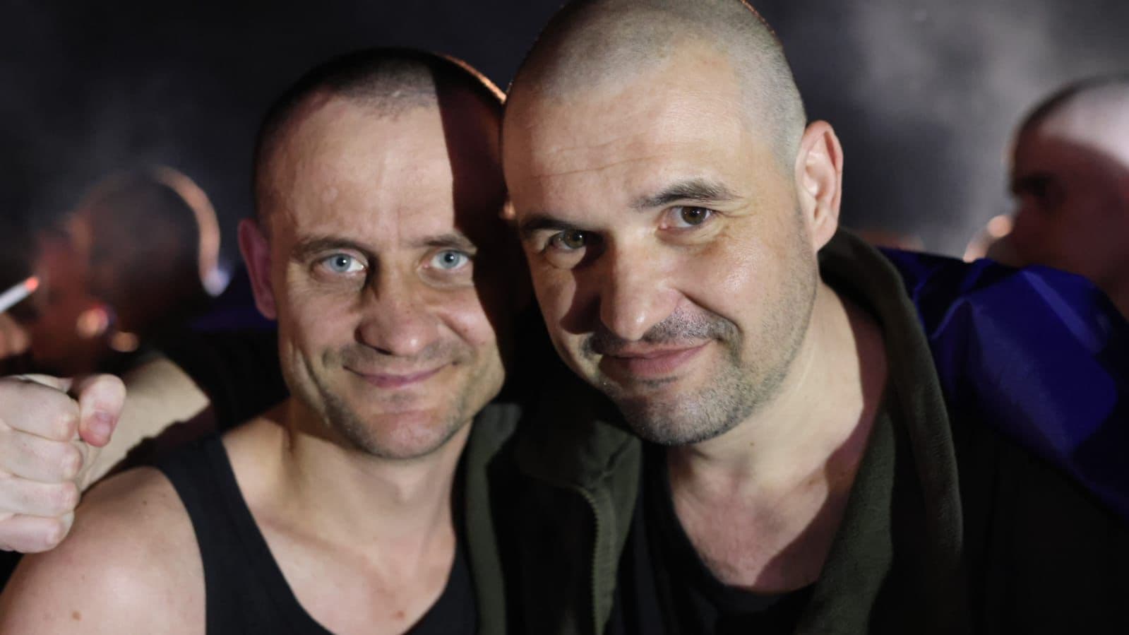 <p style="text-align: justify">უკრაინას და რუსეთს შორის ტყვეების გაცვლის მორიგი ეტაპი შედგა.</p><p style="text-align: justify">ეს უკვე სტამბოლის წინა შეთანხმებების ფარგლებში მეცხრე გაცვლაა.&nbsp;</p><p style="text-align: justify">უკრაინის პრეზიდენტის ვოლოდიმირ ზელენსკის თქმით, სახლებში მძიმედ დაავადებული და მძიმედ დაჭრილი დამცველები დაბრუნდნენ.&nbsp;</p><p style="text-align: justify">"დღეს დაბრუნებული ჯარისკაცები ფრონტის სხვადასხვა მიმართულებით იცავდნენ უკრაინას. მათი მნიშვნელოვანი რაოდენობა სამ წელზე მეტი ხნის განმავლობაში ტყვეობაში იმყოფებოდა. ყველა მიიღებს საჭირო მხარდაჭერას და სამედიცინო მომსახურებას“, - განაცხადა პრეზიდენტმა.</p><p style="text-align: justify">სტამბოლში მიმდინარე წლის მაისში გამართული მოლაპარაკებების პირველი რაუნდის დროს უკრაინა და რუსეთი შეთანხმდნენ ტყვეების მასშტაბურ გაცვლაზე 1000/1000-ზე. ეს შეთანხმება სამ ეტაპად - 23-დან 25 მაისამდე განხორციელდა. ეს გახდა ერთ-ერთი ყველაზე მასშტაბური გაცვლა სრულმასშტაბიანი ომის დაწყების შემდეგ. უკვე 2 ივნისს, თურქეთში გამართული მოლაპარაკებების მეორე რაუნდის დროს, მხარეებმა მიაღწიეს ახალ შეთანხმებას - ყველა მძიმედ დაჭრილის, მძიმედ დაავადებულის, ასევე 18-დან 25 წლამდე ასაკის სამხედრო ტყვეების გაცვლის შესახებ. ამ შეთანხმებების ფარგლებში, ივნისის დასაწყისიდან რვა გაცვლა უკვე განხორციელდა - 9, 10, 12, 14, 19, 20 და 26 რიცხვებში, ასევე 4 ივლისს.</p>