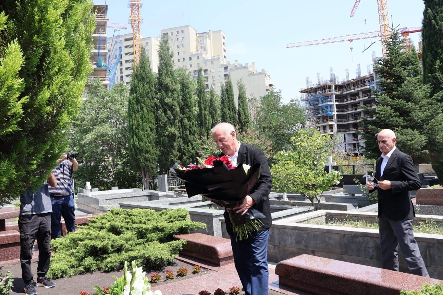 Frontnews image description