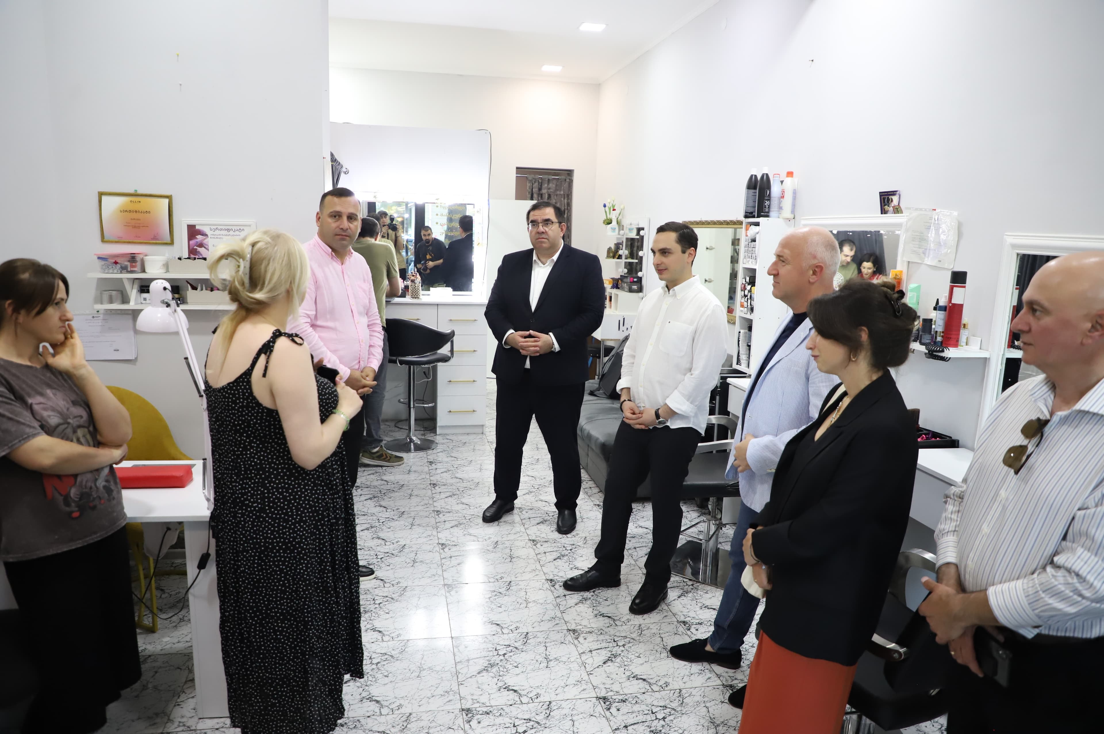 Frontnews image description