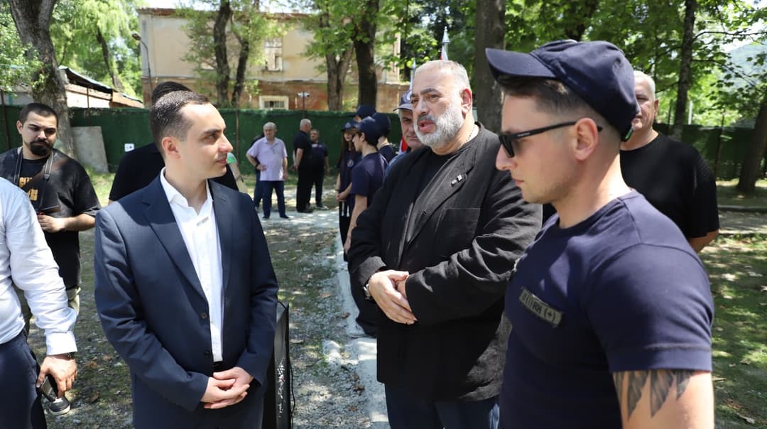 გიორგი ჯინჭარაძე გომბორის მოხალისეთა მომზადების ცენტრის კურსდამთავრებულ დევნილ ახალგაზრდებს შეხვდა