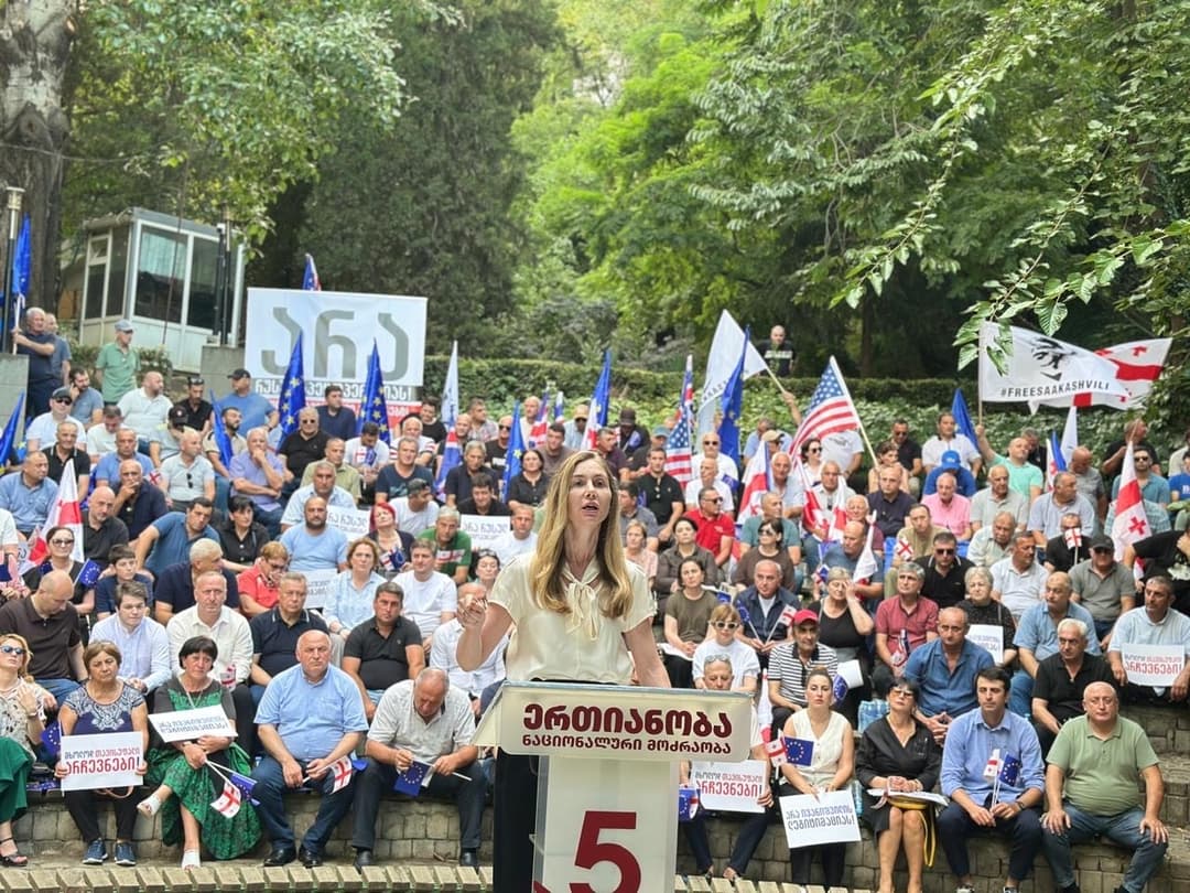 თინა ბოკუჩავა - “ერთიანი ნაციონალური მოძრაობის” სახელით, 378 საკრებულოს წევრის სახელით, მინდა ვთქვათ, რომ არა 4 ოქტომბრის რუსულ სპეცოპერაციას
