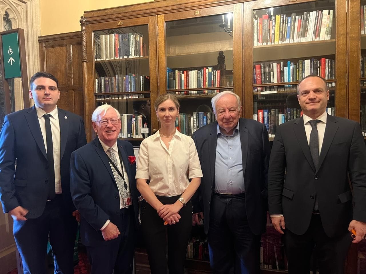 Frontnews image description