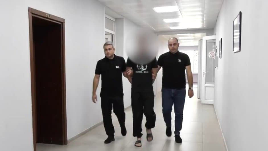 აჭარაში ადევნების, პერსონალური მონაცემების უკანონოდ გამოყენებისა და გავრცელების, ასევე, მუქარის ბრალდებით 1 პირი დააკავეს