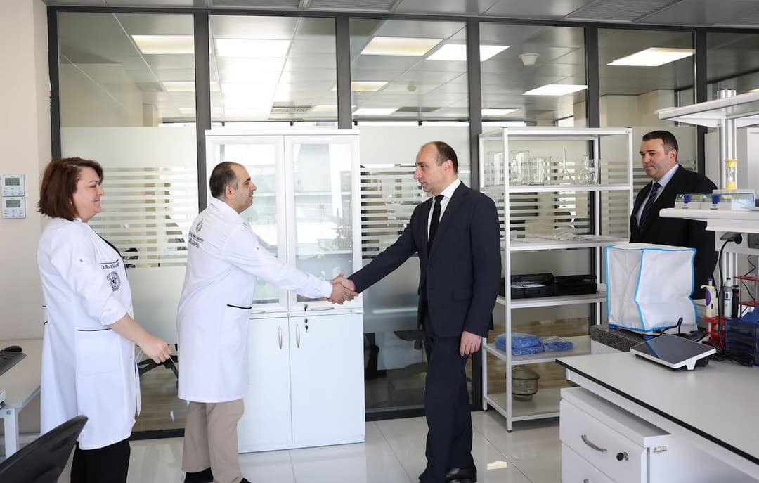 გეკა გელაძე სამინისტროს საექსპერტო-კრიმინალისტიკურ დეპარტამენტს ესტუმრა