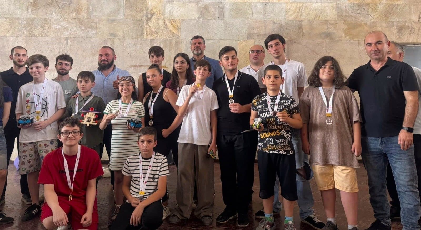 Frontnews image description