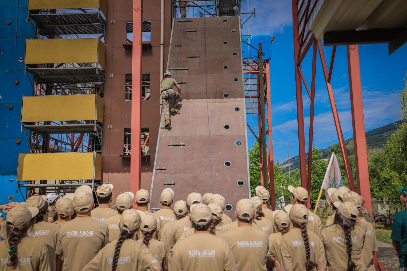 Frontnews image description