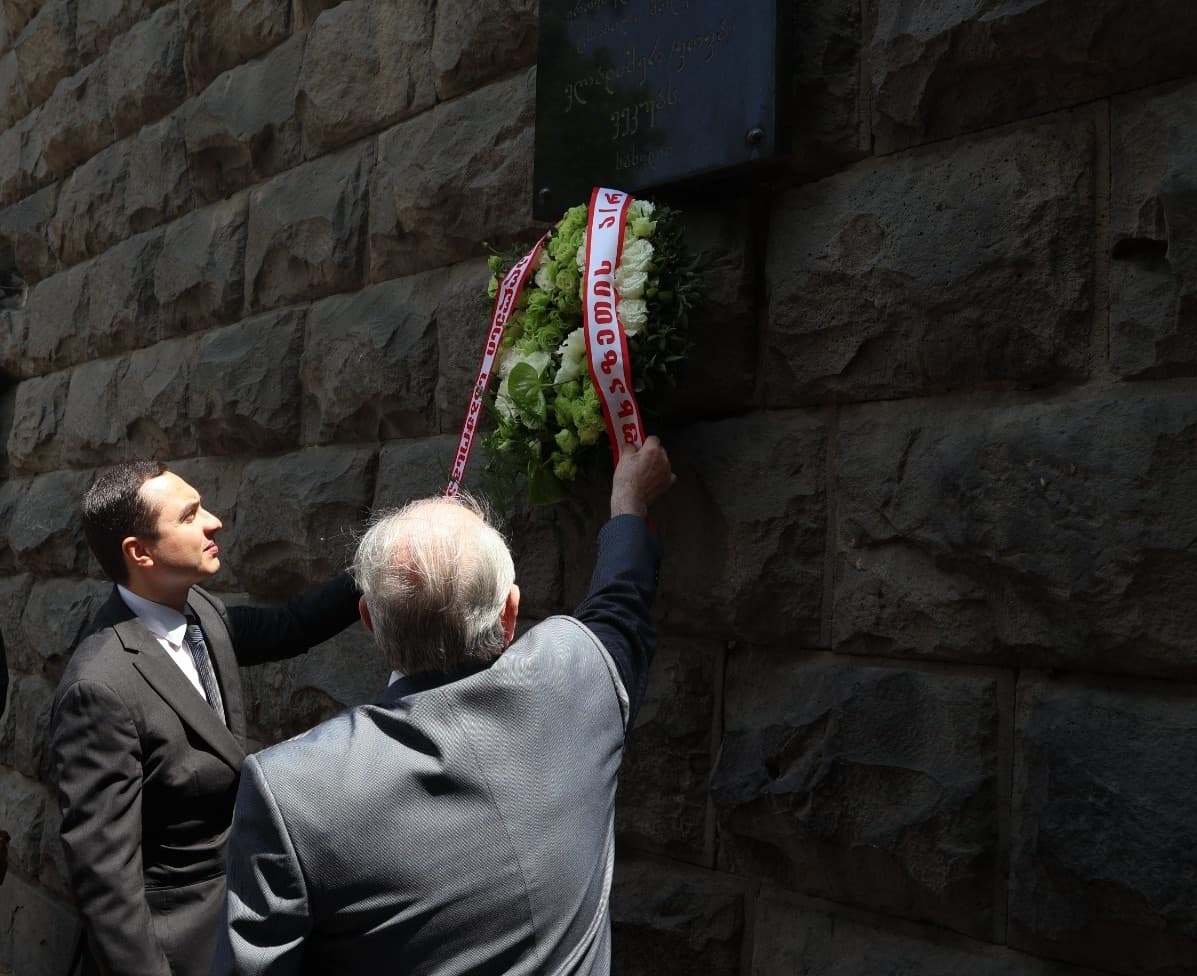 Frontnews image description