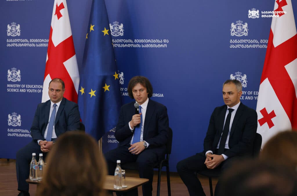 ირაკლი კობახიძემ გივი მიქანაძე უწყების თანამშრომლებს წარუდგინა