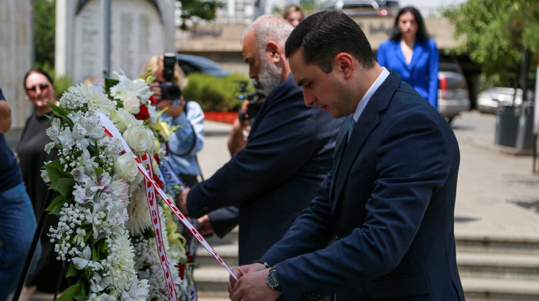აფხაზეთის მთავრობის წარმომადგენლებმა კამანის ტრაგედიის დროს დაღუპულთა ხსოვნას პატივი მიაგეს