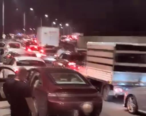 რიკოთზე ტრაილერმა მსუბუქი ავტომობილი მოიყოლა - მომხდარის გამო მოძრაობა ნაწილობრივ შეზღუდულია