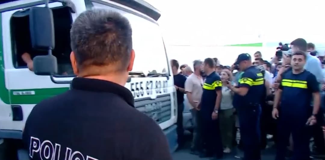 Police arrests 17 amid eviction tensions in Tbilisi outskirts