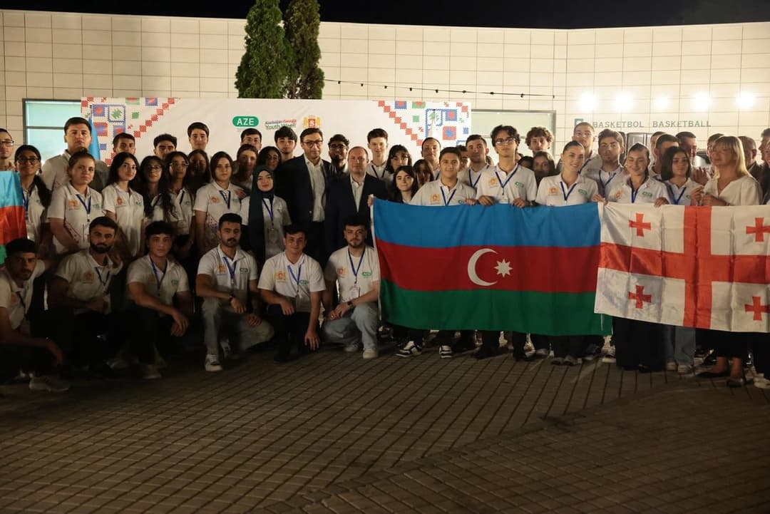 გივი მიქანაძე აზერბაიჯანის რესპუბლიკის ახალგაზრდობისა და სპორტის მინისტრთან ერთად საზაფხულო ბანაკის მონაწილე ქართველ და აზერბაიჯანელ სტუდენტებს შეხვდა