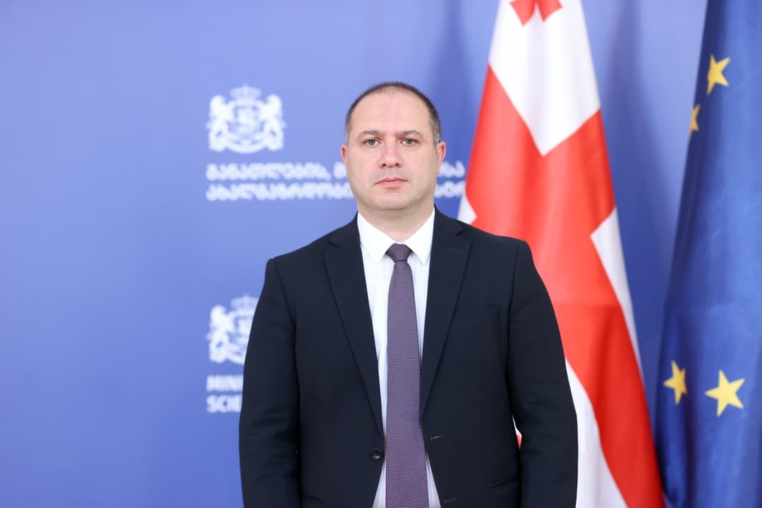 გივი მიქანაძე აბიტურიენტებს წარმატებებს უსურვებს