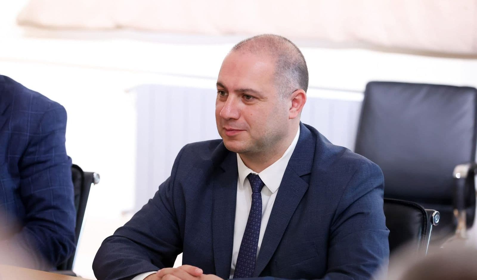 Frontnews image description