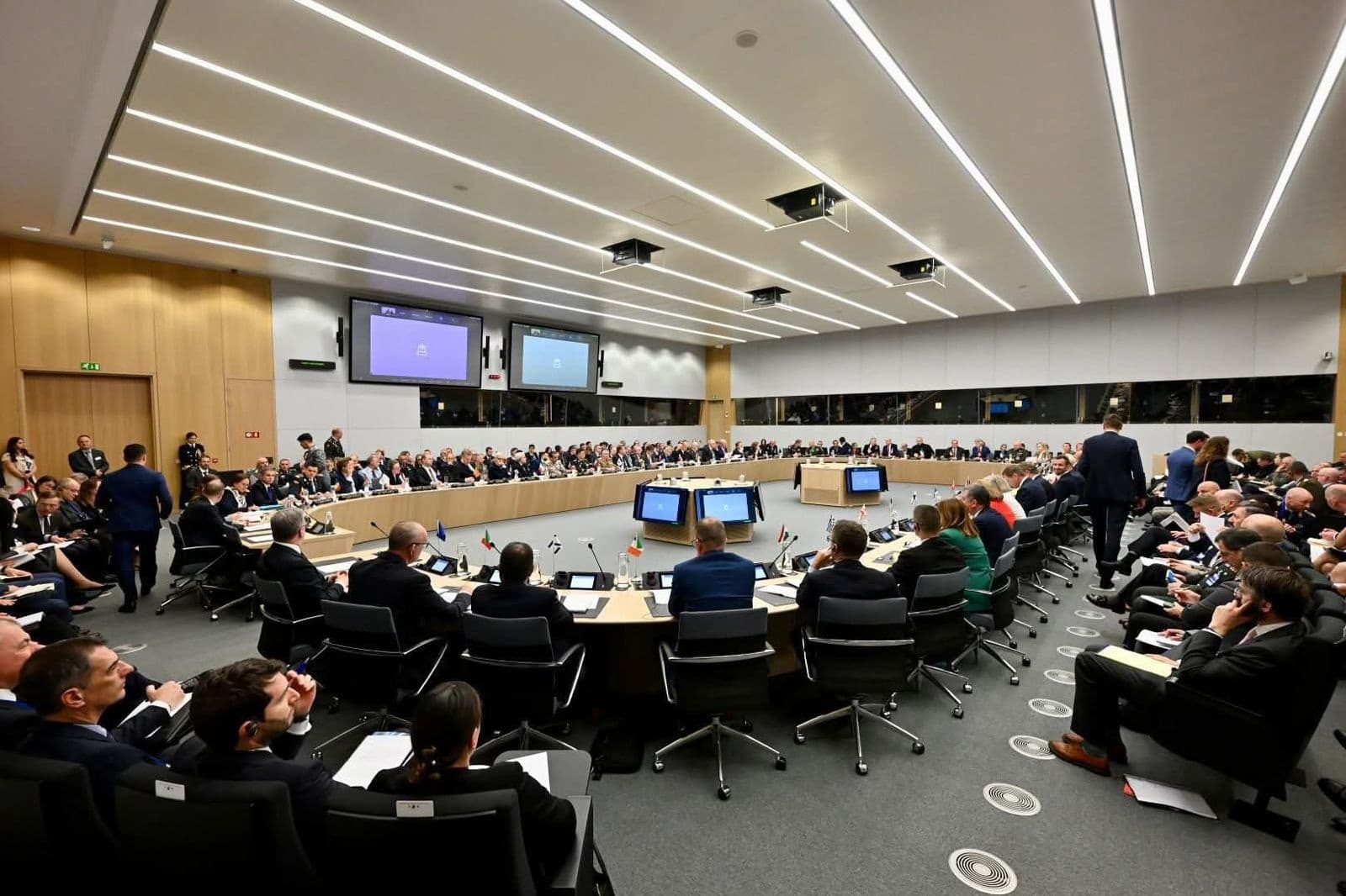 Frontnews image description