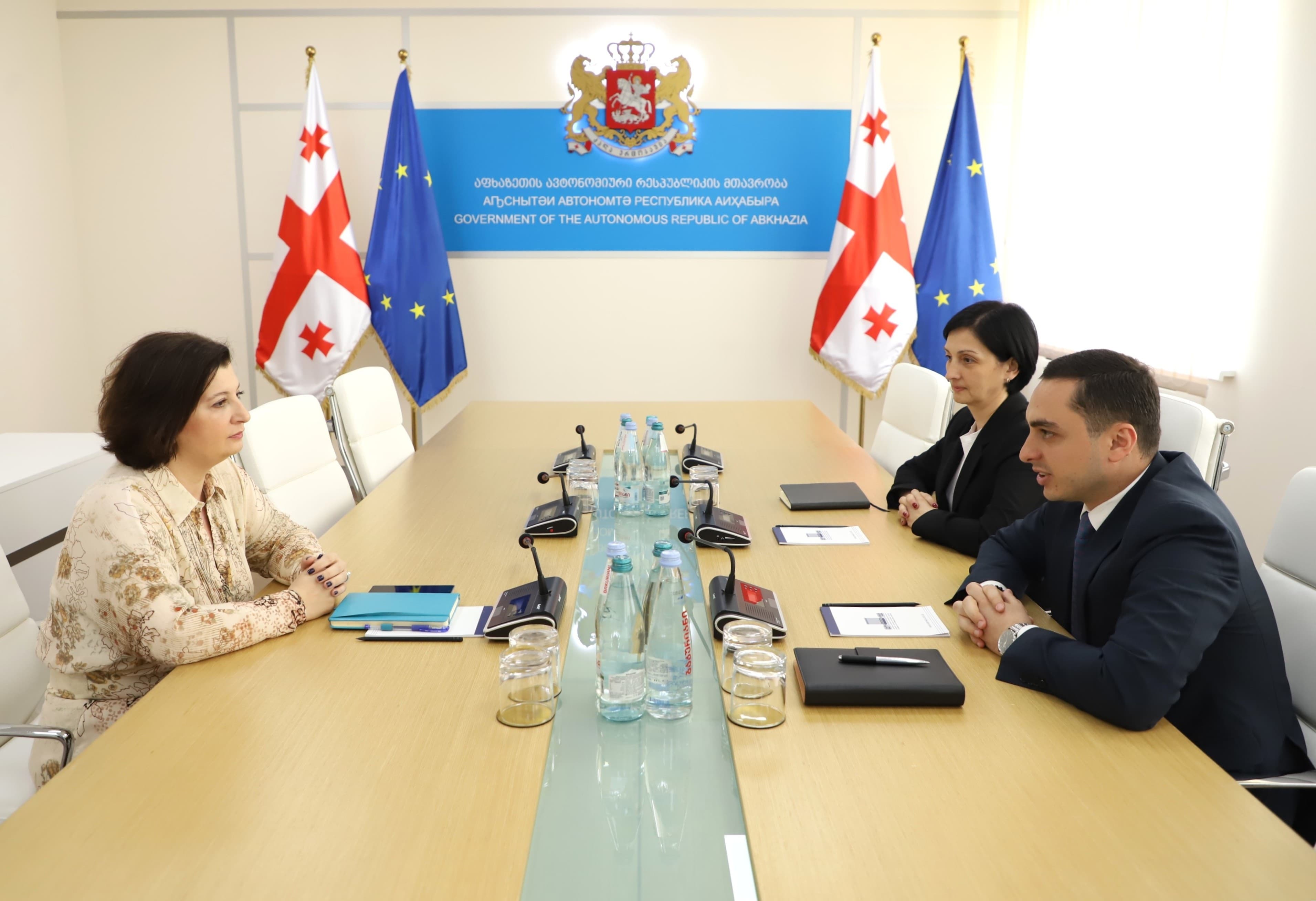 Frontnews image description