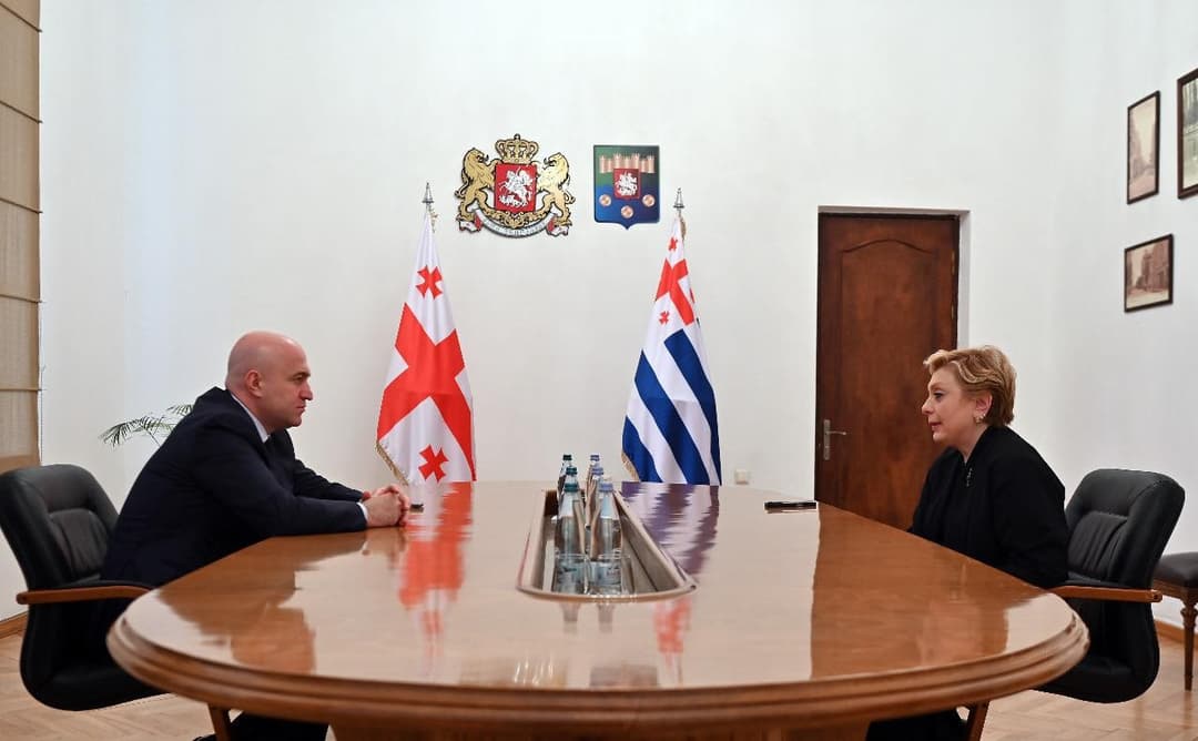 სულხან თამაზაშვილი თინათინ რუხაძეს შეხვდა