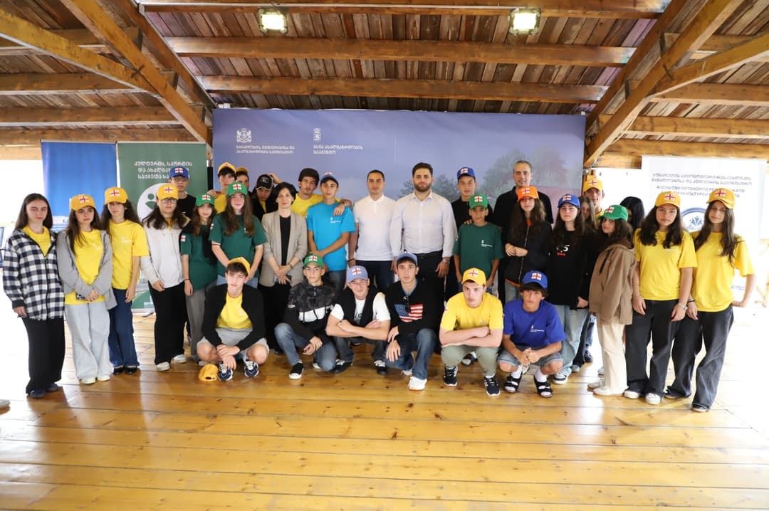 აფხაზეთიდან დევნილ მოზარდებს შაორის ახალგაზრდულმა ბანაკმა უმასპინძლა