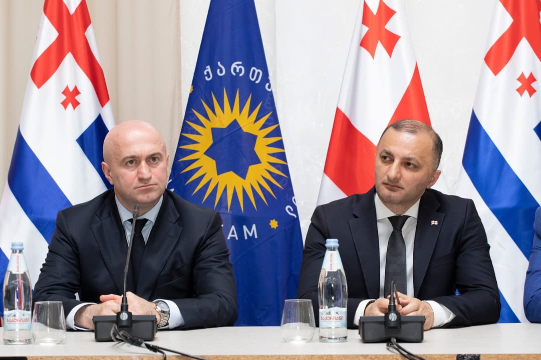 სულხან თამაზაშვილმა ხულოში მხარდამჭერებს მერობის კანდიდატი ვახტანგ ბერიძე წარუდგინა