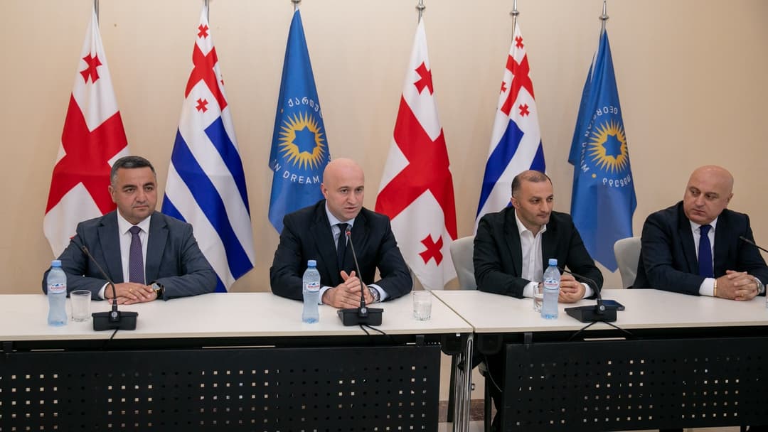 სულხან თამაზაშვილმა ხელვაჩაურის მერობის კანდიდატი ადგილობრივ მხარდამჭერებს წარუდგინა