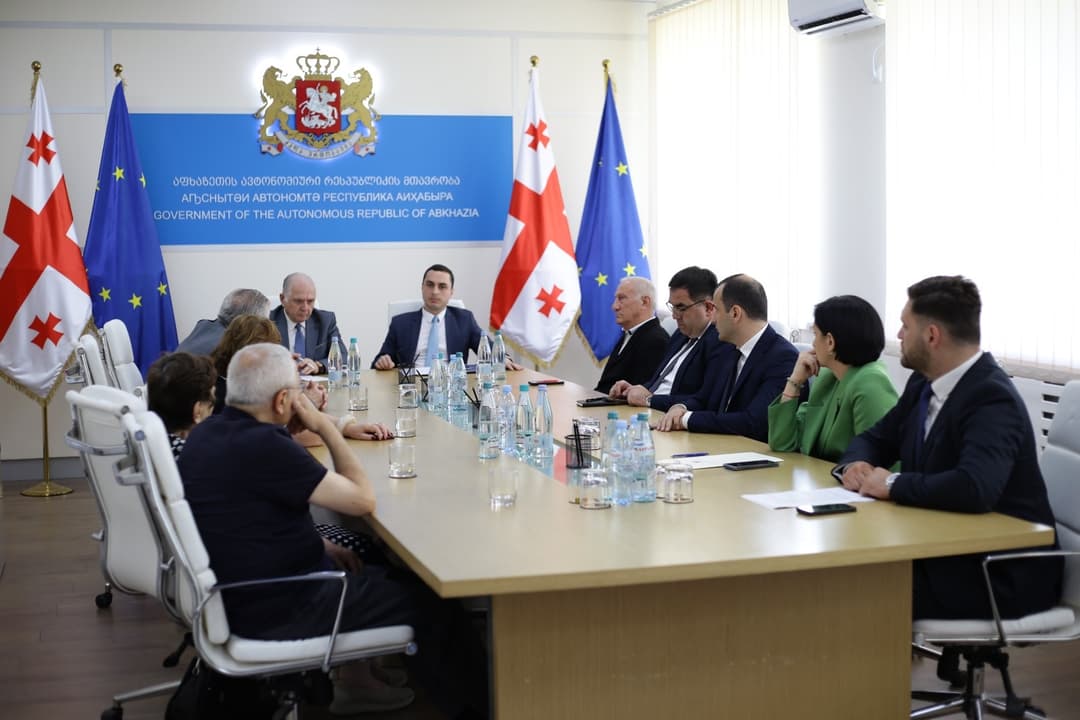 გიორგი ჯინჭარაძემ აფხაზეთის უმაღლესი საბჭოს თავმჯდომარესთან და დეპუტატებთან სამუშაო შეხვედრა გამართა
