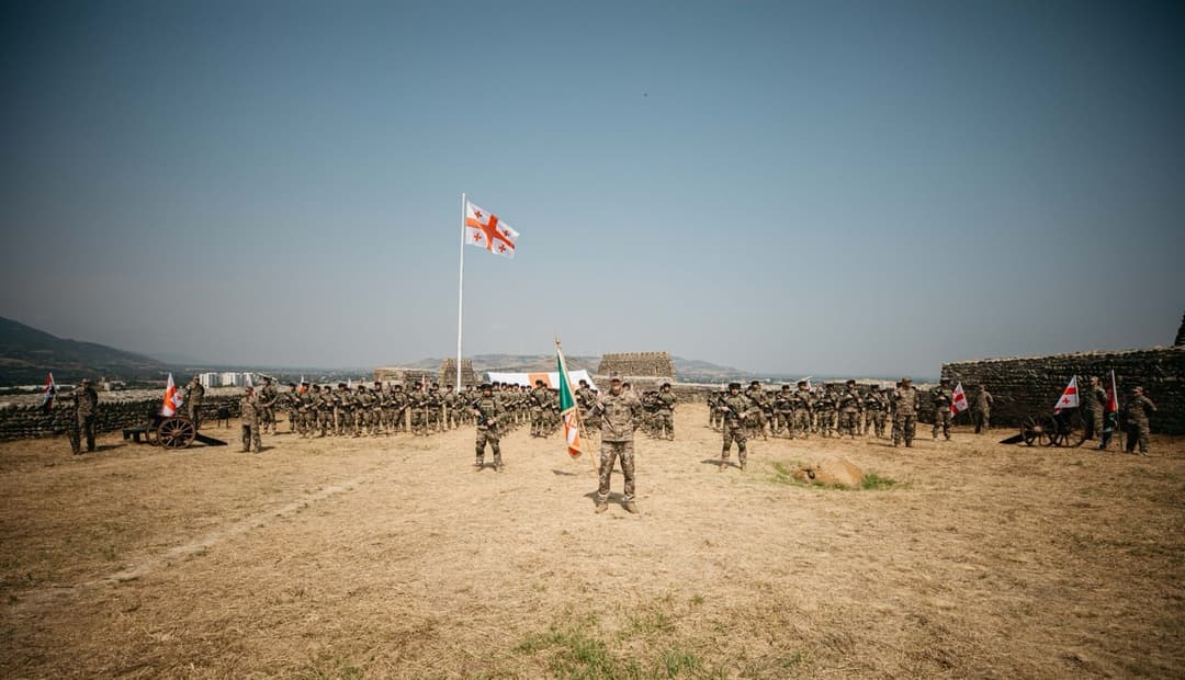 წვევამდელებმა გორის ციხეზე სამხედრო ფიცი დადეს