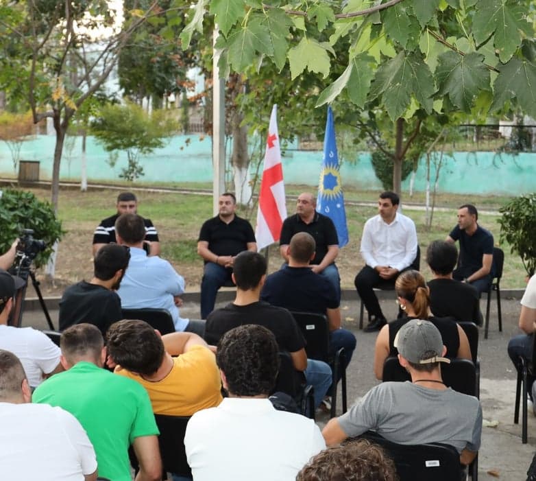 ბოლნისის მერობის კანდიდატი "ქართული ოცნებიდან" ზამურ ჭითანავა ახალგაზრდებს შეხვდა