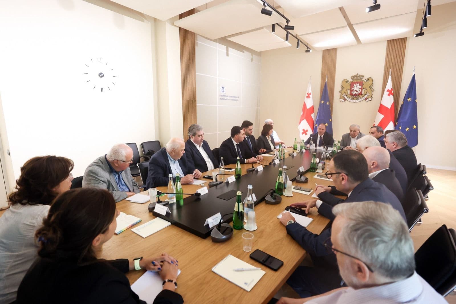 Frontnews image description