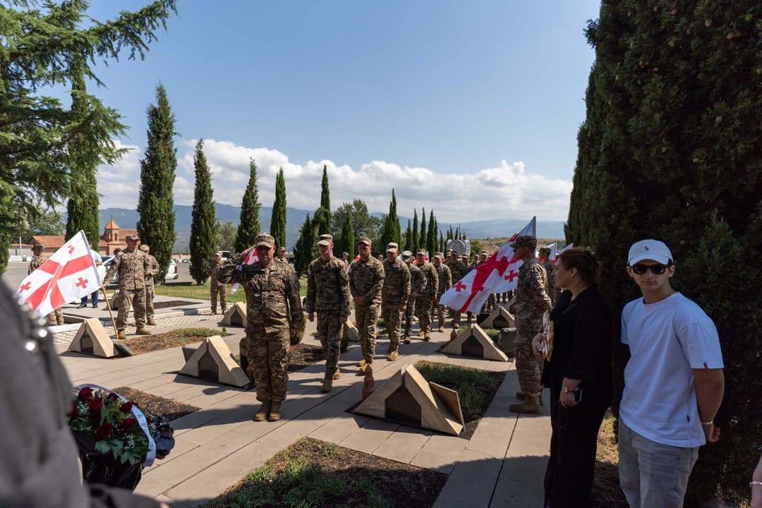 მუხათგვერდის ძმათა სასაფლაოზე გიორგი ანწუხელიძის ხსოვნას პატივი მიაგეს
