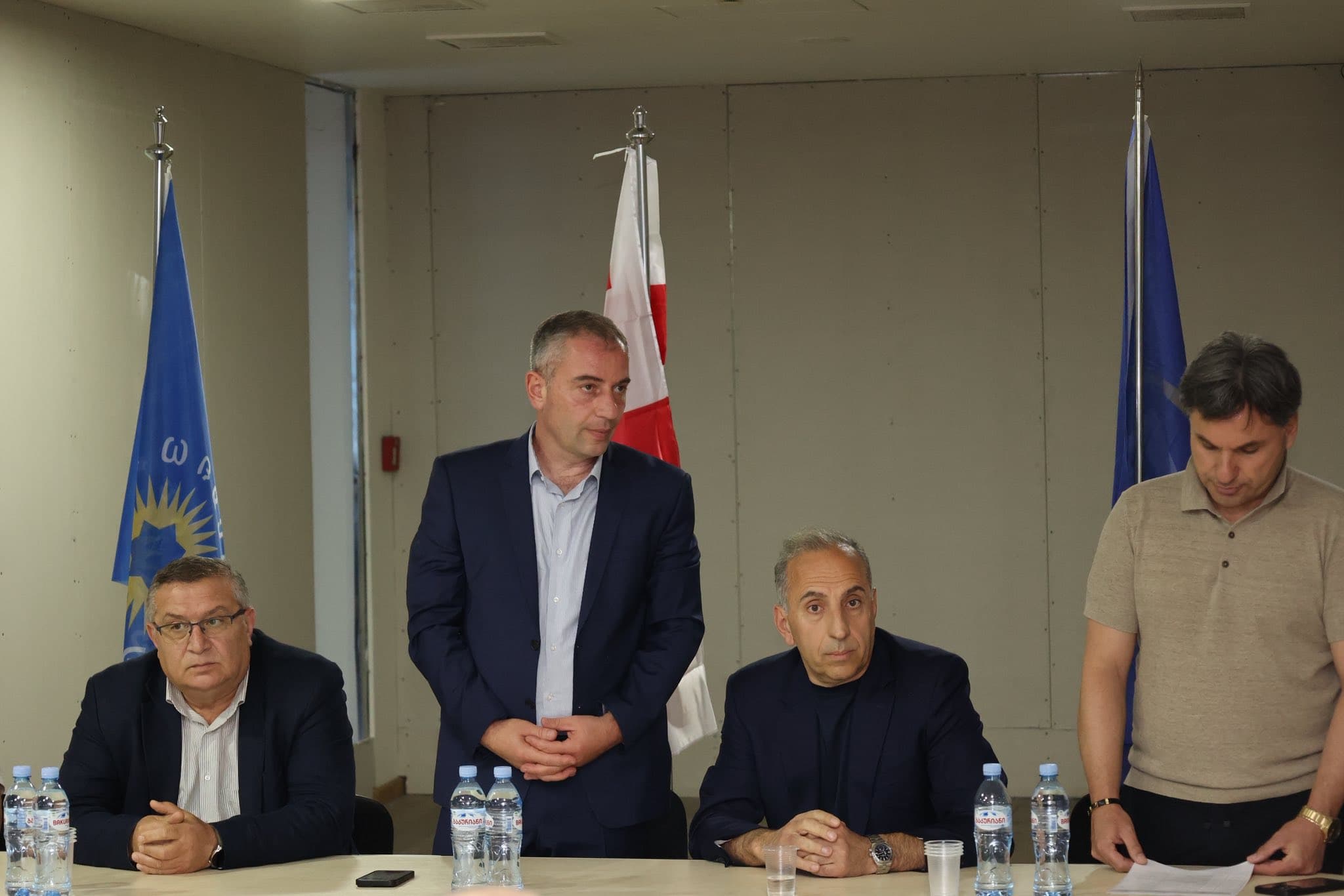 Frontnews image description