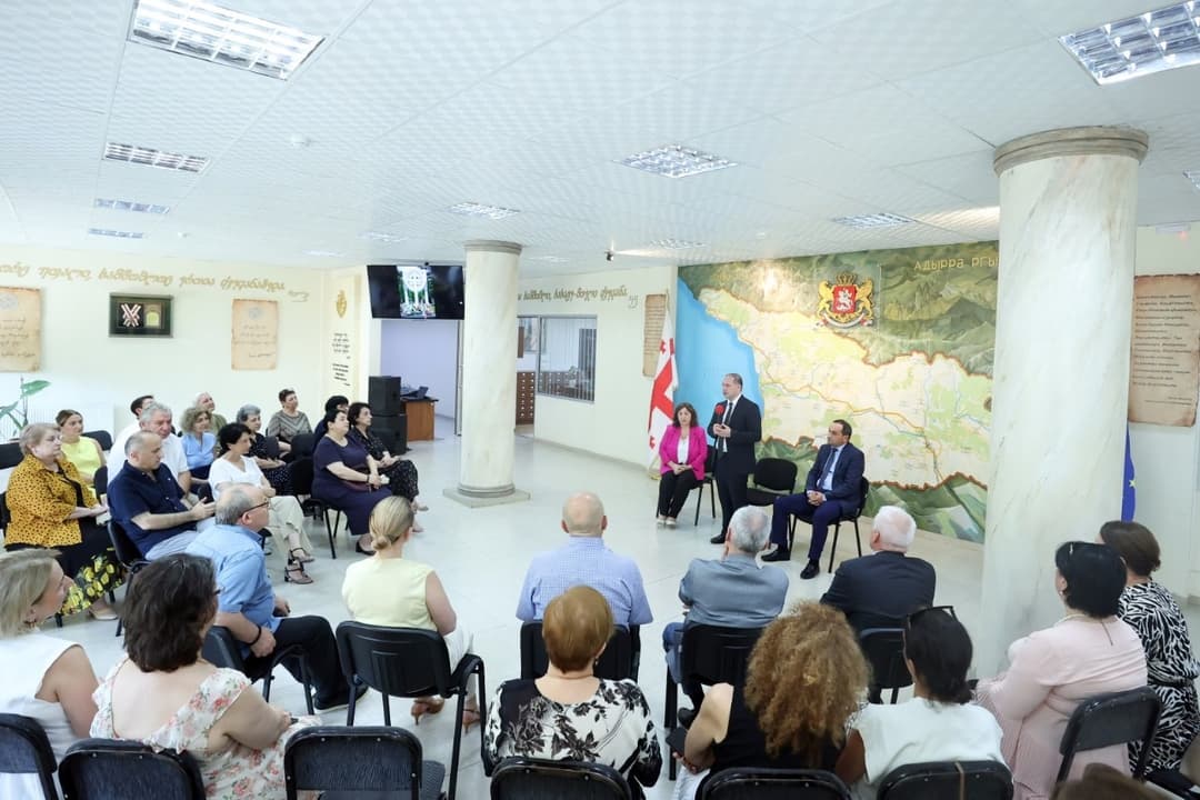 გივი მიქანაძე სოხუმის სახელმწიფო უნივერსიტეტს ესტუმრა