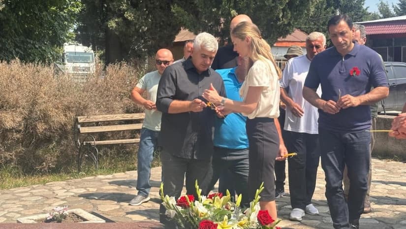 Frontnews image description