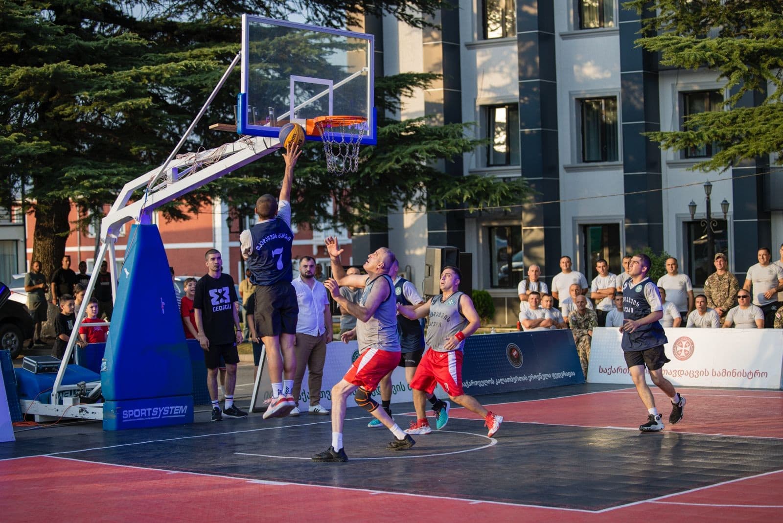 Frontnews image description