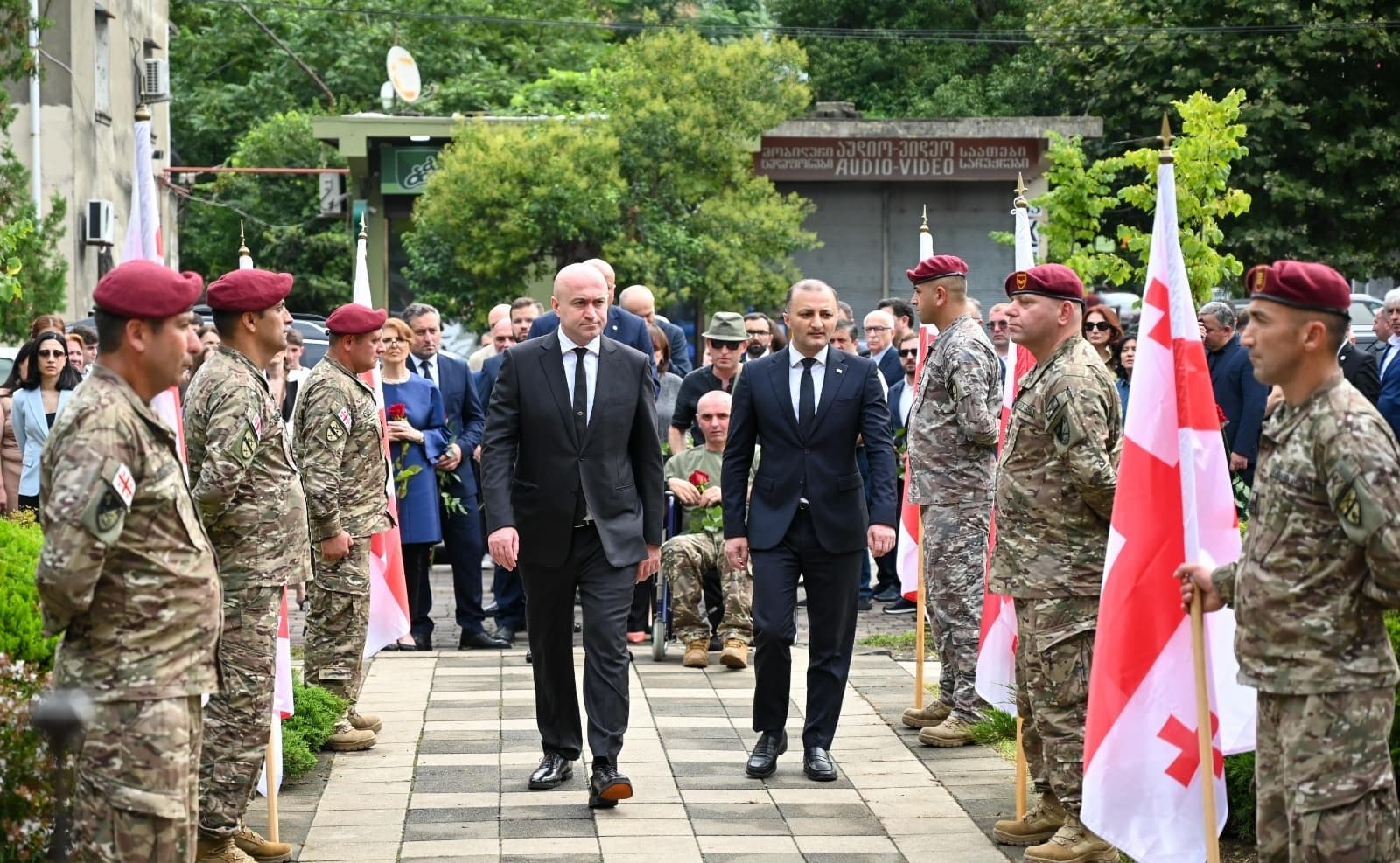 Frontnews image description