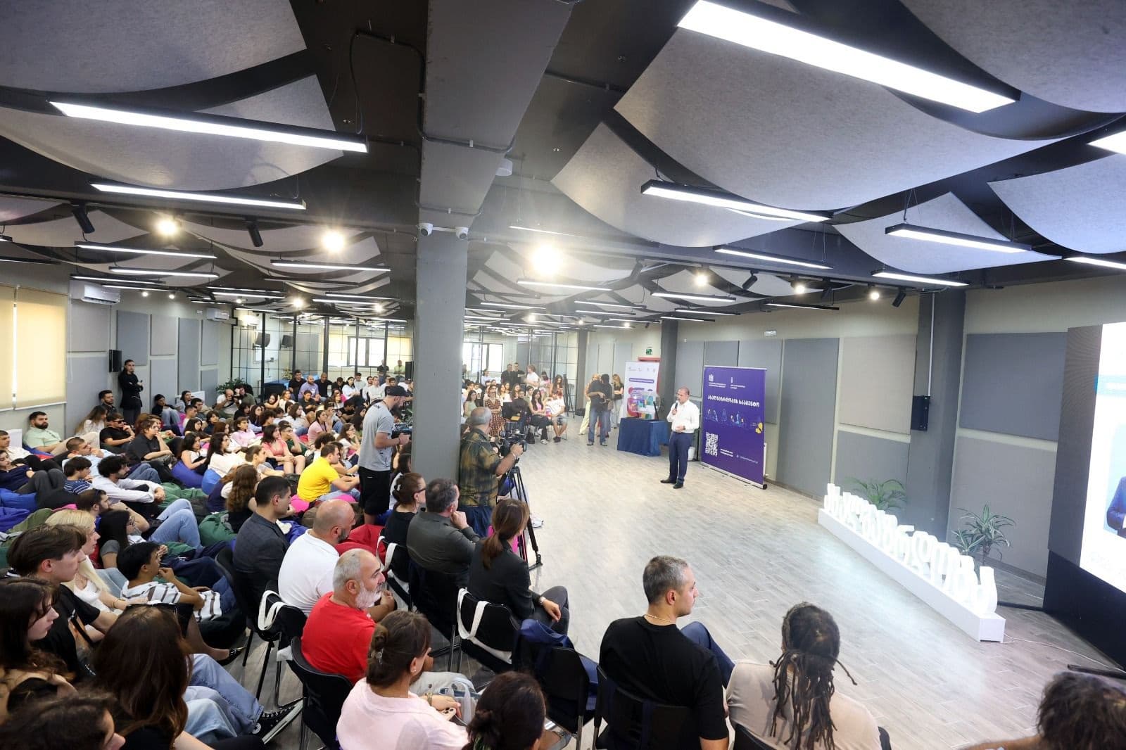 Frontnews image description