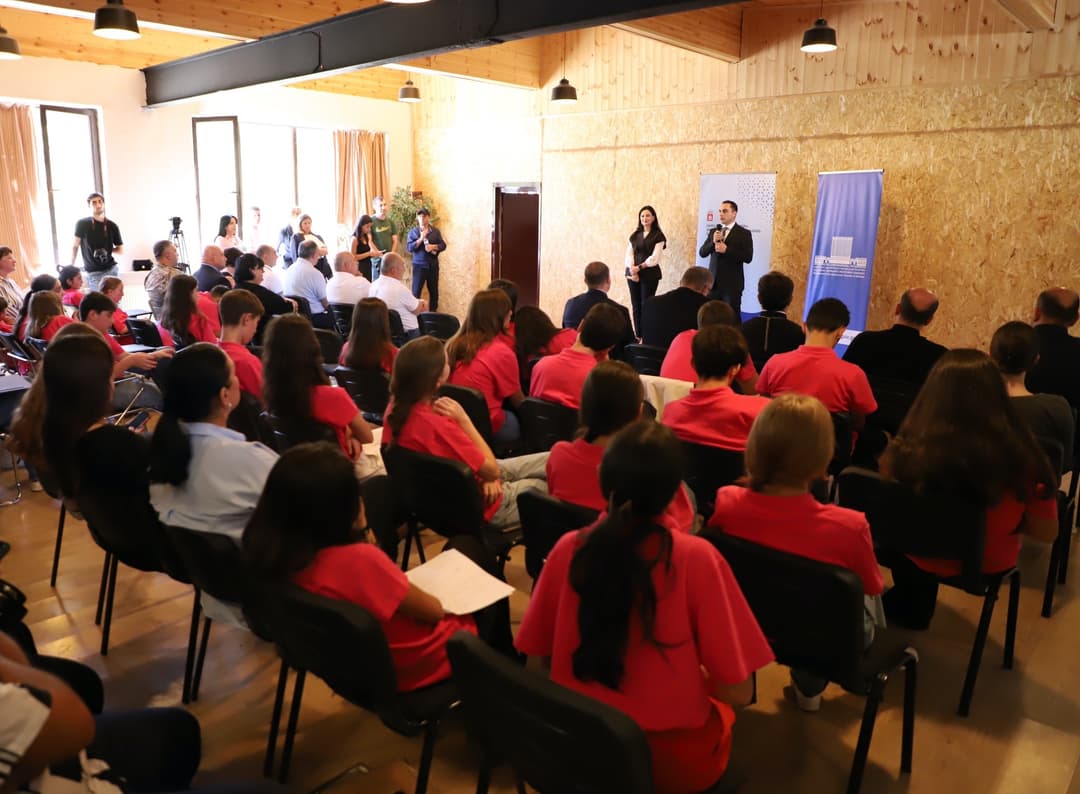 Abkhazia Gov’t head Jincharadze urges displaced youth to play key role in reconciliation