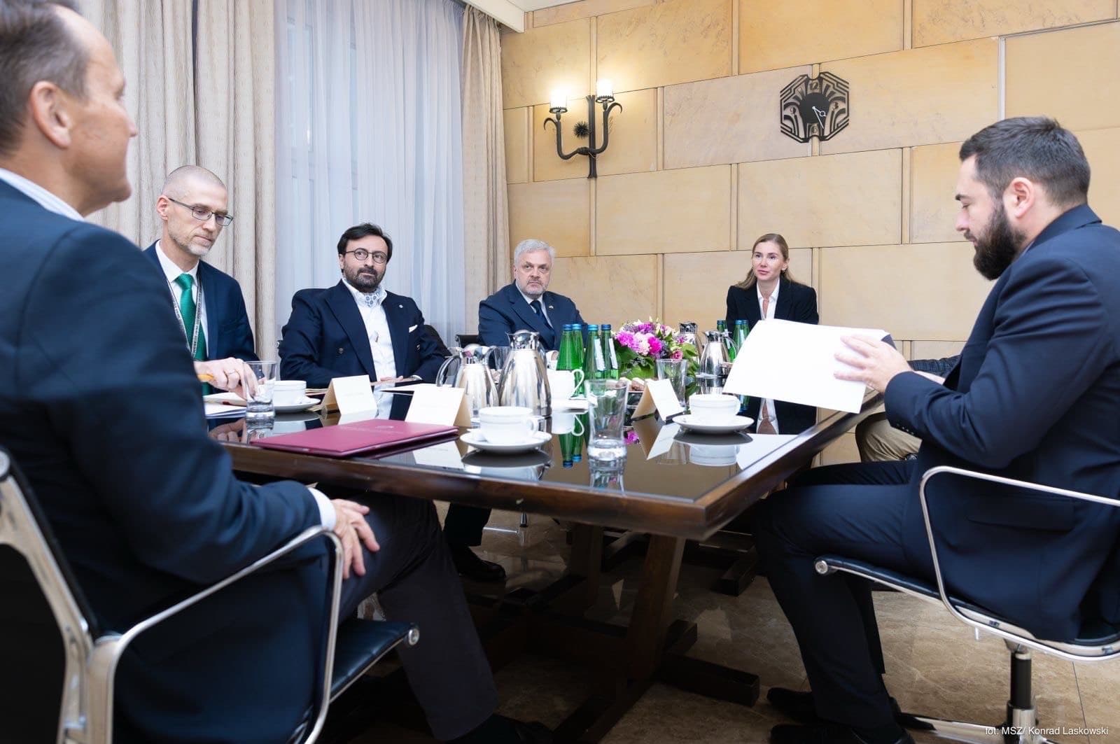 Frontnews image description