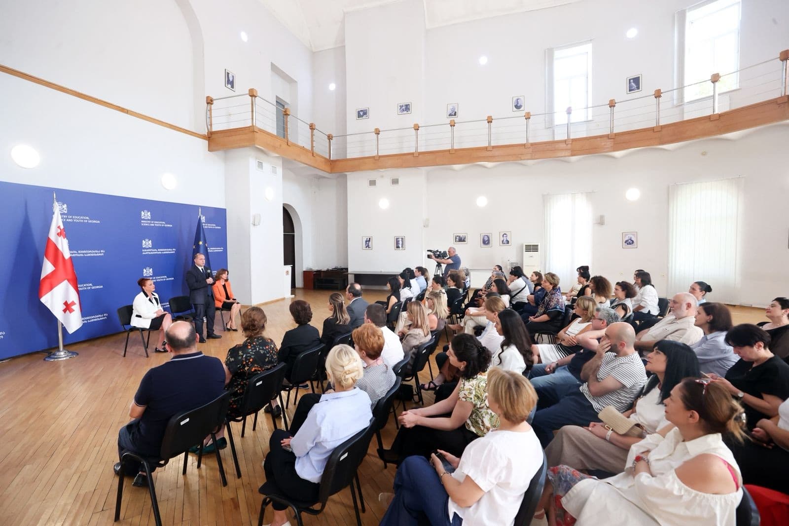 Frontnews image description