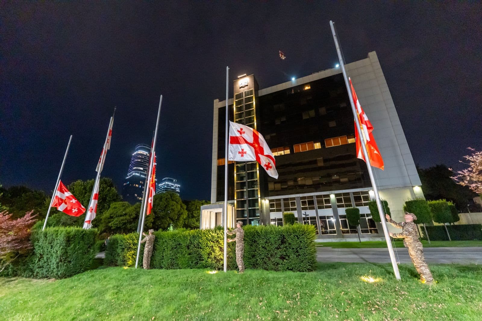 Frontnews image description