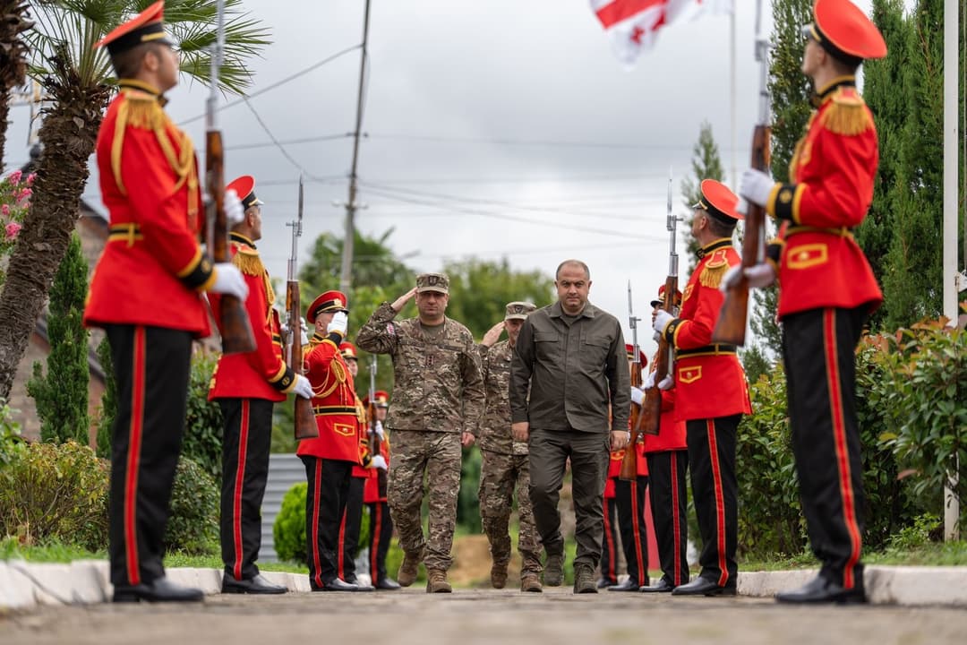 ირაკლი ჩიქოვანი მე-10 ტერიტორიული თავდაცვის ბრიგადის მეთაურის უფლებამოსილების გადაბარების ღონისძიებას დაესწრო