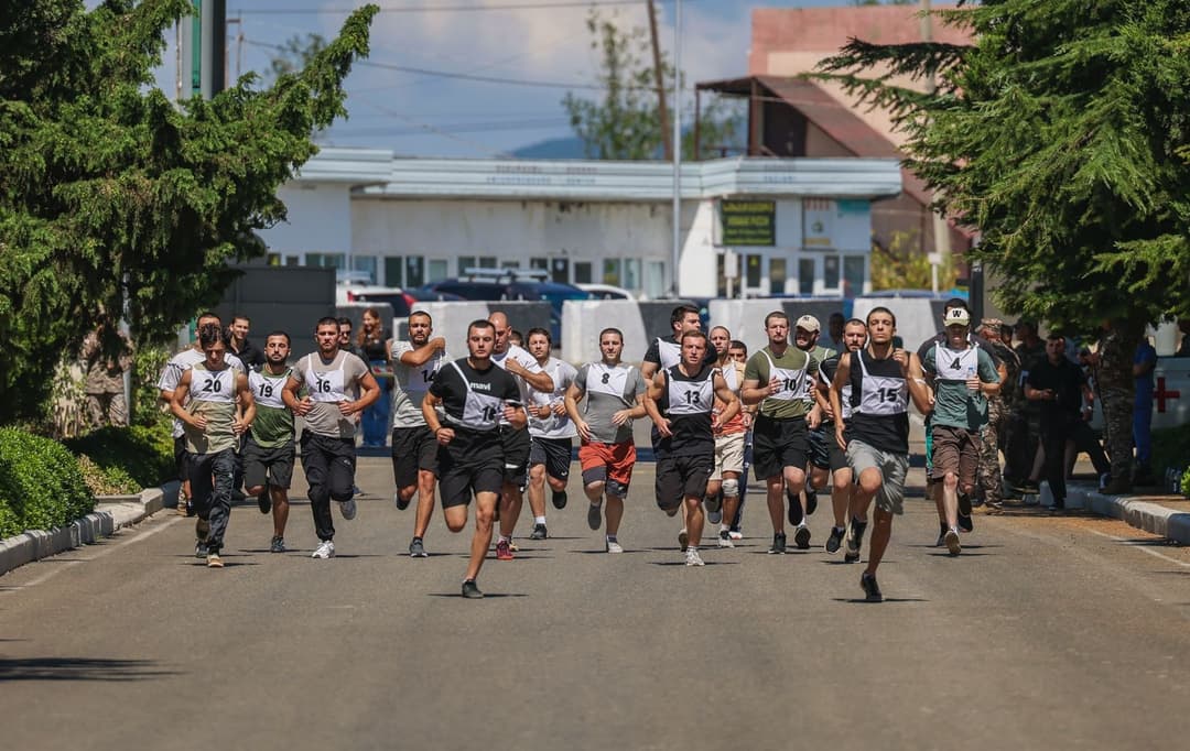 წვევამდელთა ეროვნულ სამხედრო სამსახურში ნებაყოფლობით დარეგისტრირებულთა ფსიქოლოგიური და ფიზიკური შემოწმება მიმდინარეობს