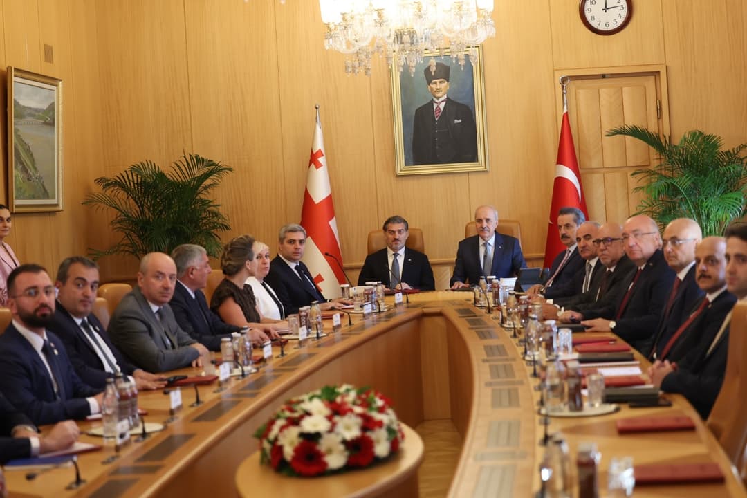 მიხეილ ყაველაშვილმა და ნუმან ქურთულმუშმა დელეგაციის წევრებთან ერთად გაფართოებული ფორმატის შეხვედრა გამართეს