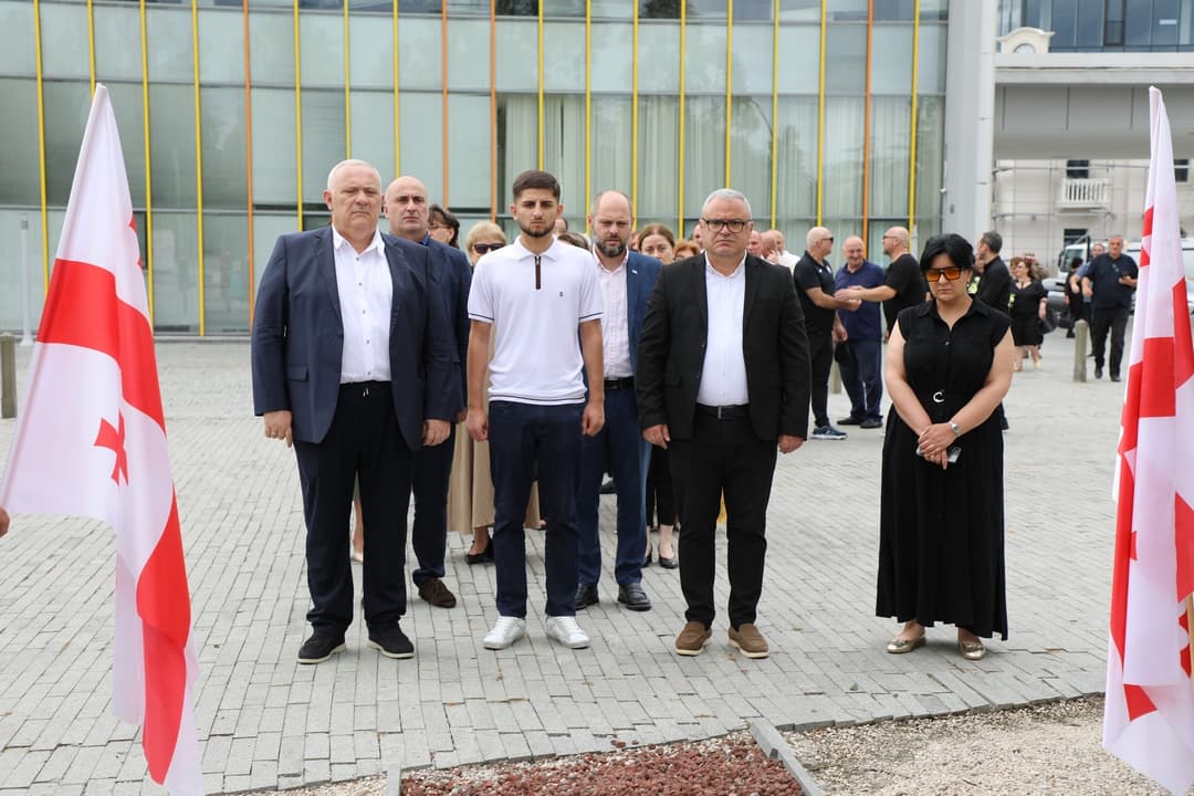 ზუგდიდში ადგილობრივი ხელისუფლების წარმომადგენლებმა 2008 წლის 8 აგვისტოს რუსეთ-საქართველოს ომში დაღუპულთა ხსოვნას პატივი მიაგეს