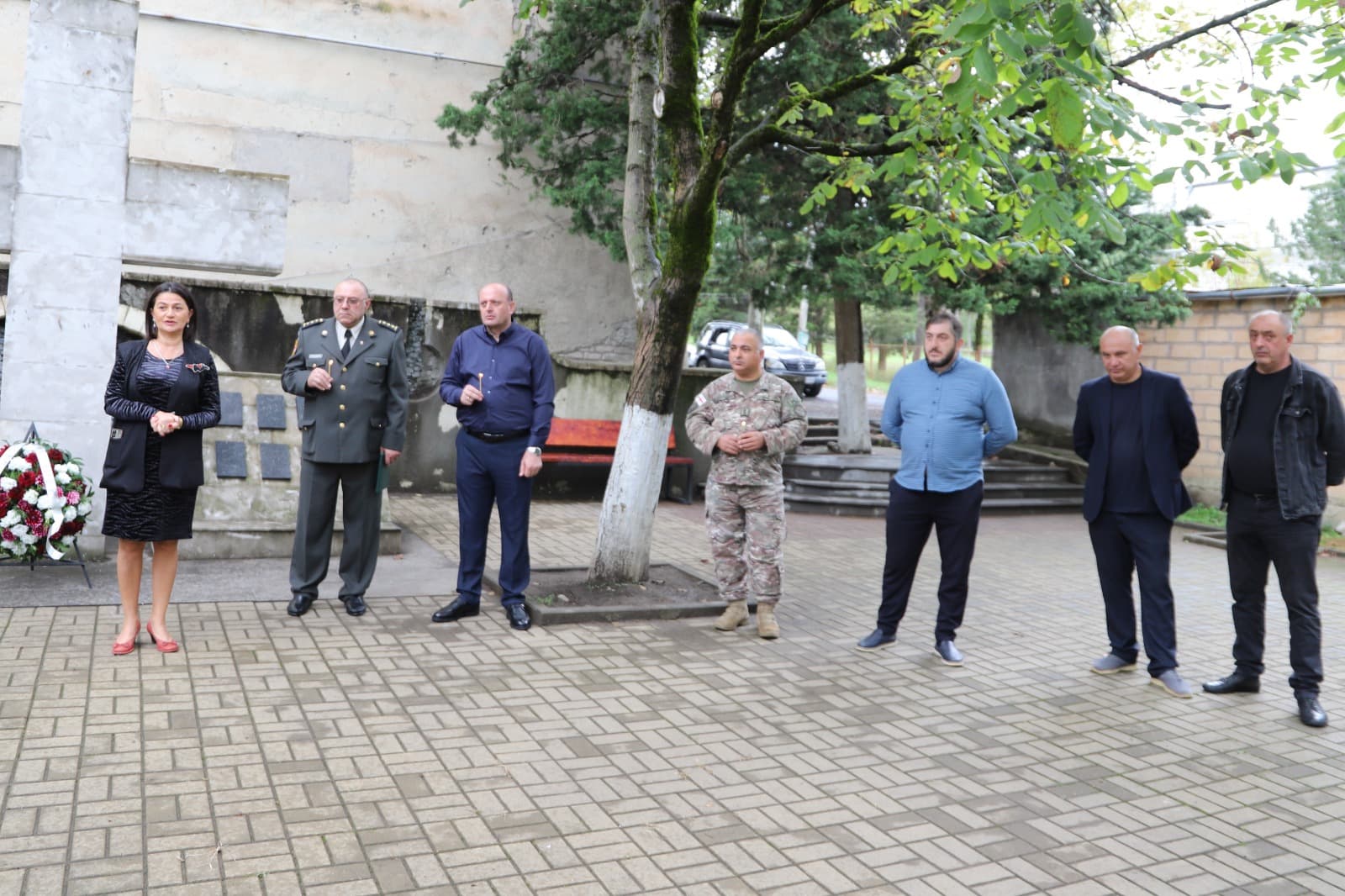 <p style="text-align: justify">სოხუმის დაცემის 32 წლისთავთან დაკავშირებით, თერჯოლის მუნიციპალიტეტის მერმა მანუჩარ რობაქიძემ, ვეტერანთა კავშირის თავმჯდომარე გიორგი ლილუაშვილთან ერთად, აფხაზეთის ომში დაღუპულ გმირთა მემორიალი გვირგვინით შეამკო და მათ ხსოვნას პატივი მიაგო.</p><p style="text-align: justify">სამშობლოსათვის დაღუპული გმირების სულის მოსახსენებელი პანაშვიდი არქიმანდრიტმა ქრისტეფორე ცერცვაძემ გადაიხადა.</p><p style="text-align: justify">სოხუმის დაცემის დღესთან დაკავშირებით და აფხაზეთის ომში დაღუპულთა ხსოვნის პატივის მიგების მიზნით, ქვეყნის ყველა ადმინისტრაციულ შენობაზე დაშვებულია სახელმწიფო დროშები.</p>