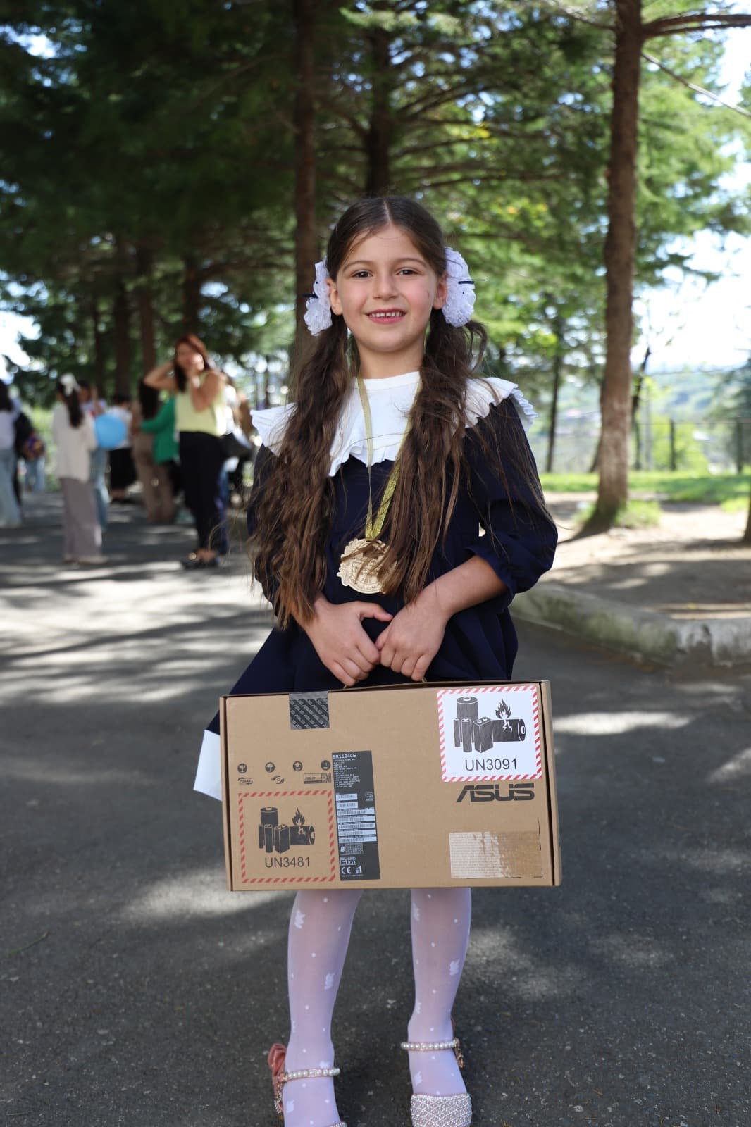 <p style="text-align: justify">თერჯოლის მუნიციპალიტეტის მერი მანუჩარ რობაქიძე ქალაქ თერჯოლის N2 საჯარო სკოლაში იმყოფებოდა, მან სკოლის პედაგოგებსა და მოსწავლეებს, ახალი სასწავლო წლის დაწყება მიულოცა და წარმატებები უსურვა.</p><p style="text-align: justify">"მინდა აღვნიშნო, რომ თერჯოლის მუნიციპალიტეტში წელს სულ 260 პირველკლასელი გვყავს. თითოეული მათგანი ჩვენი მომავლის საყრდენი, ჩვენი ძალა და იმედია. გულით მიხარია, თითოეული პატარა მოსწავლის არსებობა და ვუსურვებ, რომ ეს გზა მათთვის სავსე იყოს ახალი აღმოჩენებით, ბედნიერი მოგონებებით და წარმატებებით", - განაცხადა მანუჩარ რობაქიძემ.</p>